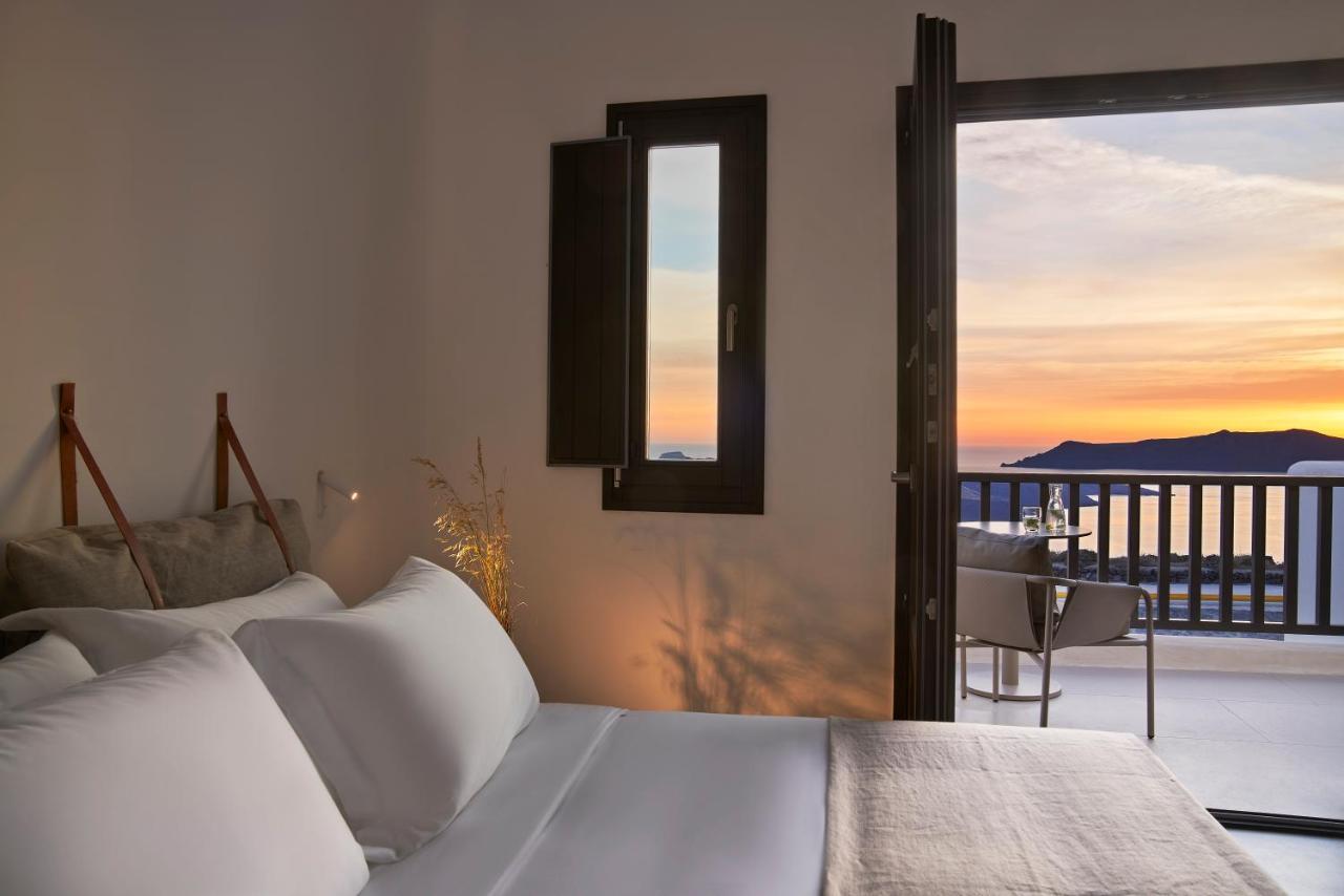 Orama Hotel&Spa Fira  Exteriér fotografie A bedroom at the hotel