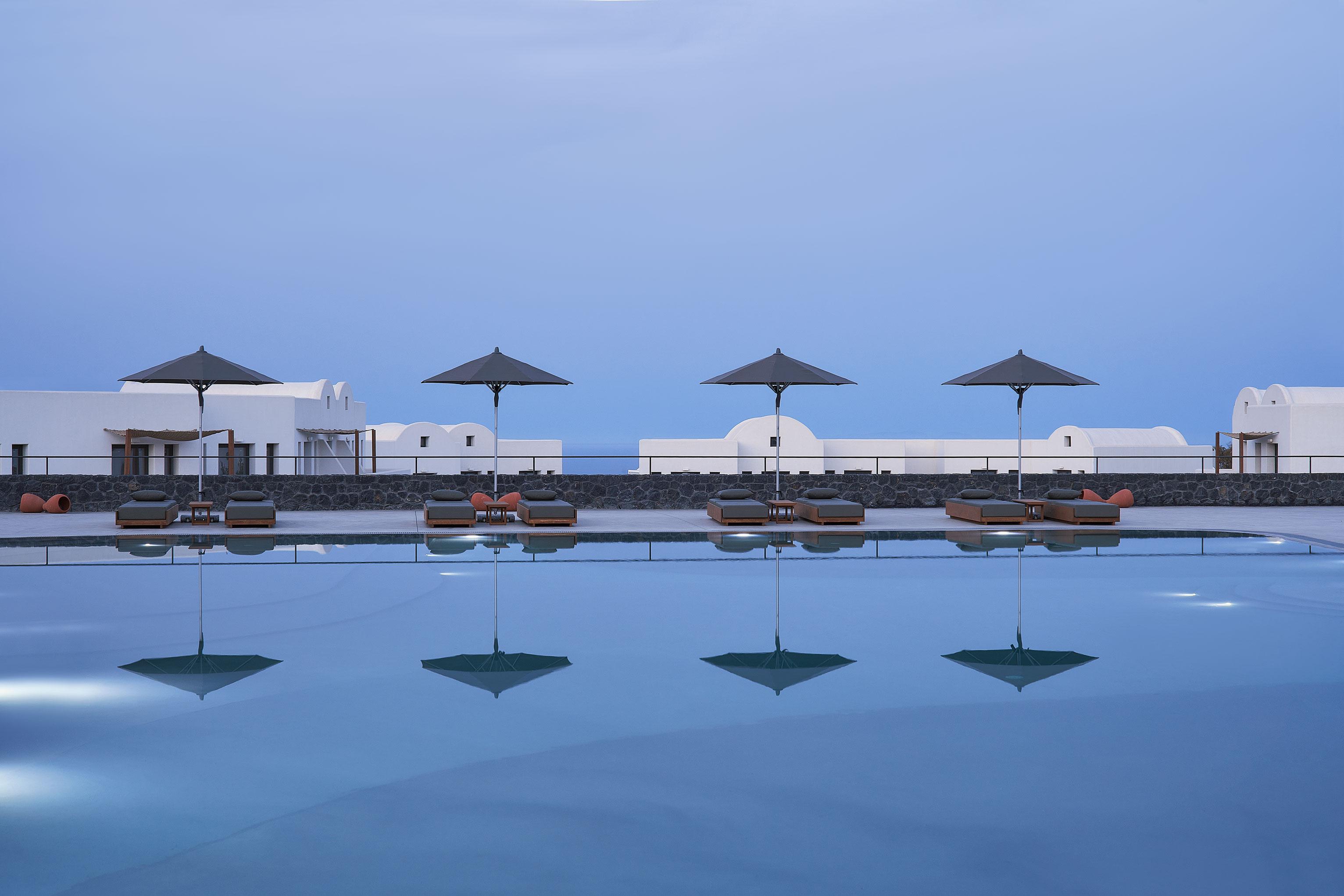 Orama Hotel&Spa Fira  Exteriér fotografie The pool at the hotel