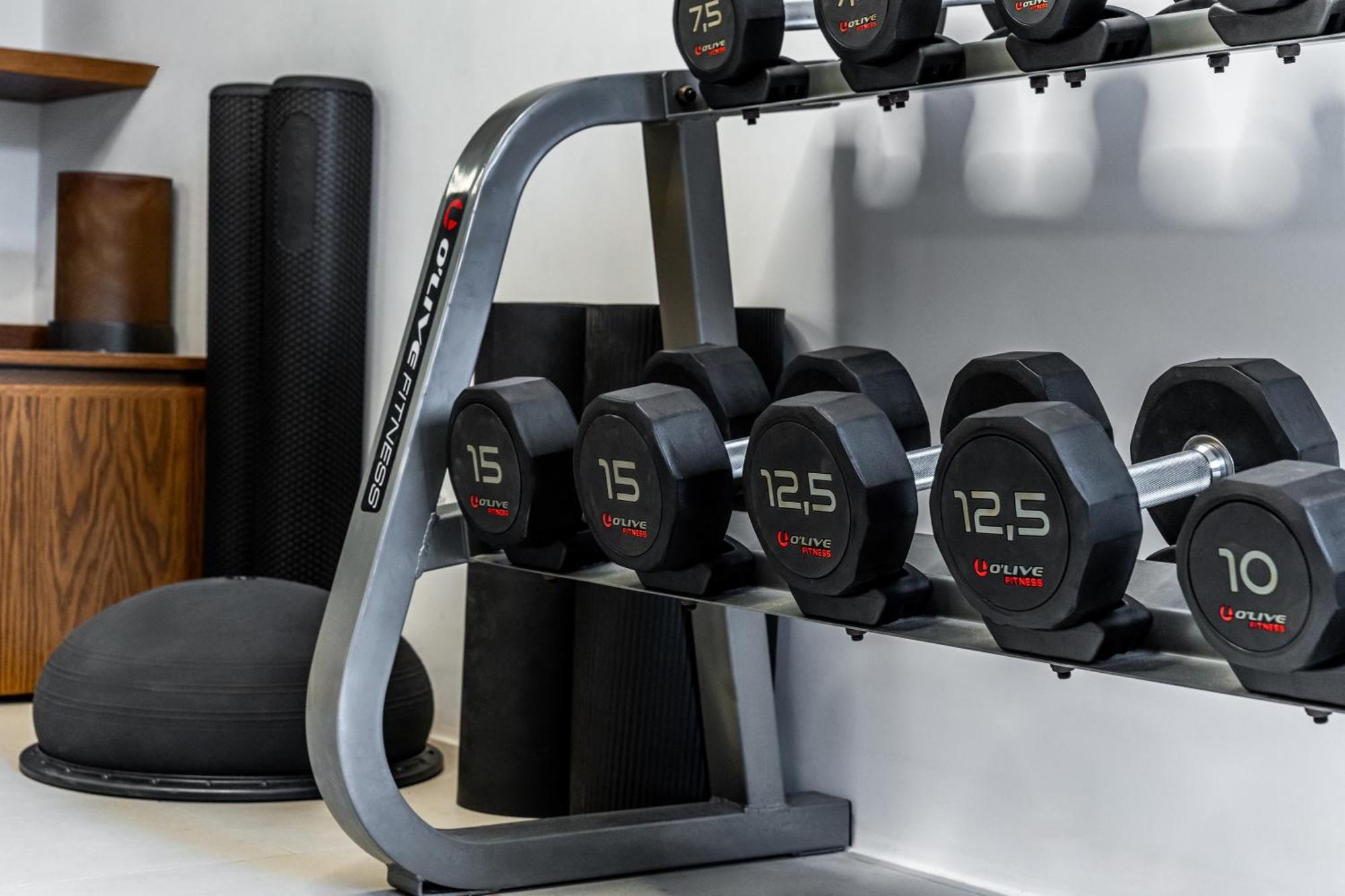 Orama Hotel&Spa Fira  Exteriér fotografie Dumbbell rack