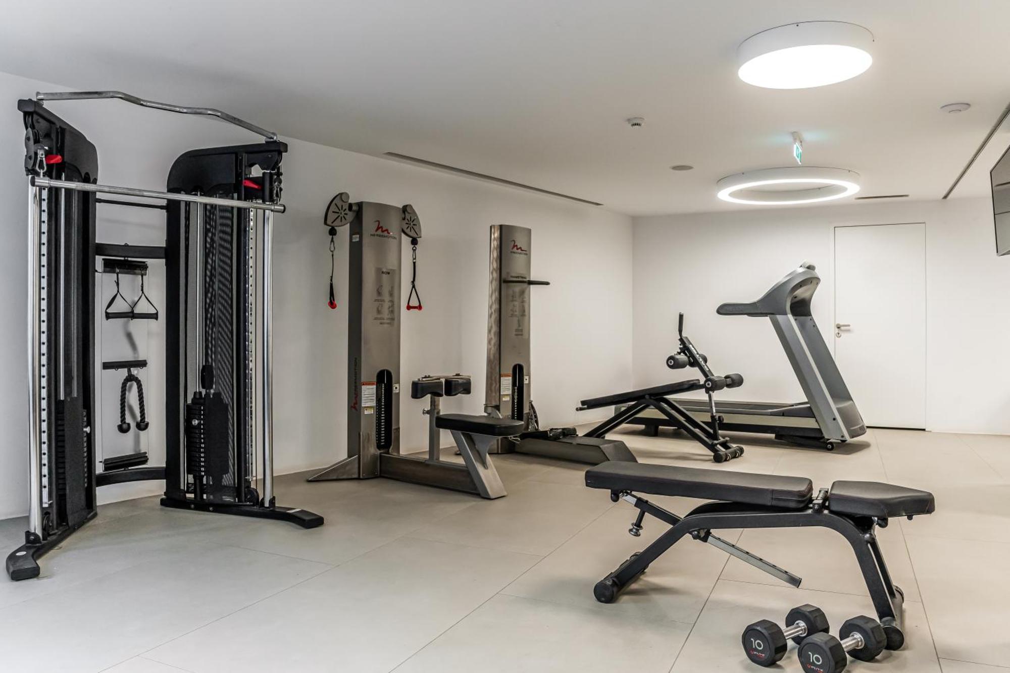 Orama Hotel&Spa Fira  Exteriér fotografie A gym