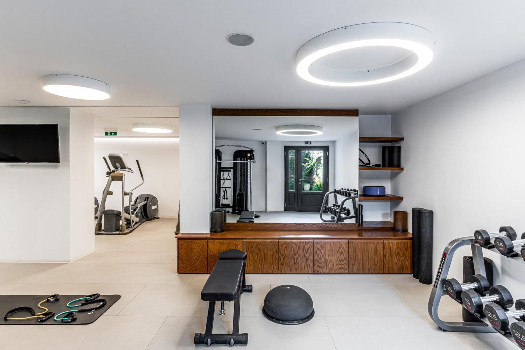 Orama Hotel&Spa Fira  Exteriér fotografie A home gym