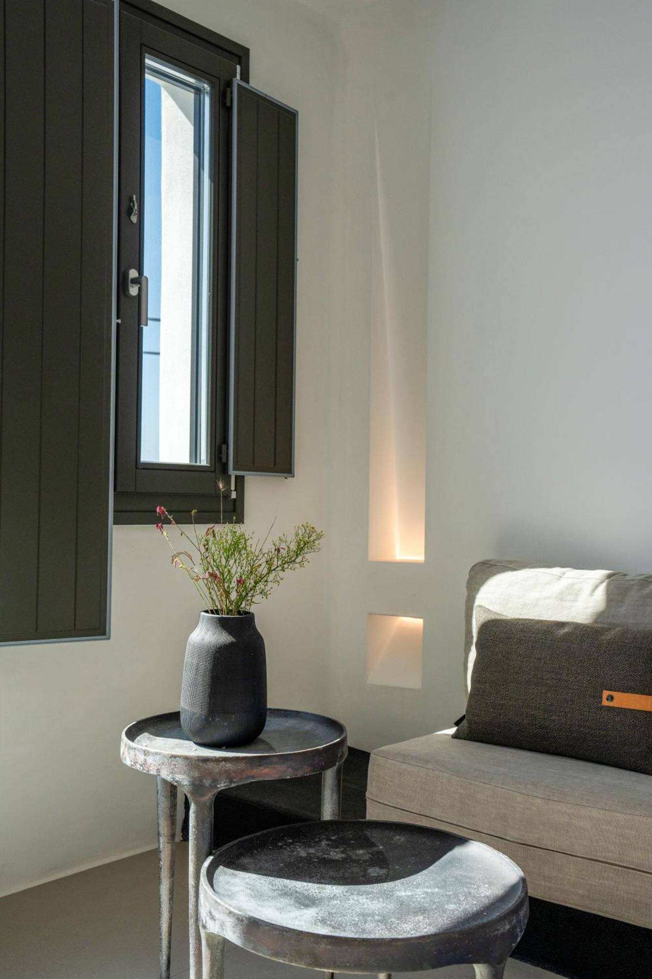 Orama Hotel&Spa Fira  Exteriér fotografie A room at the hotel