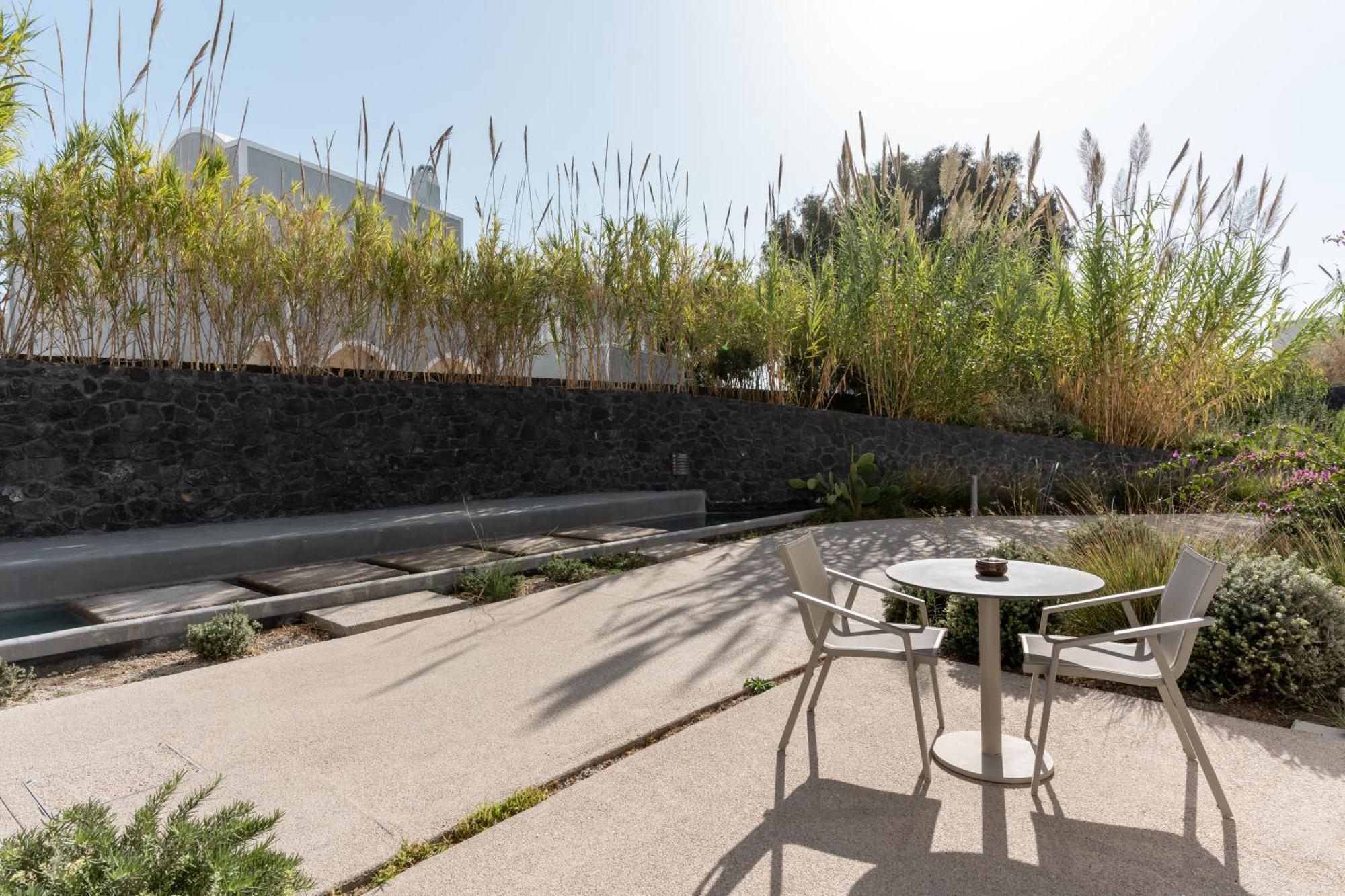 Orama Hotel&Spa Fira  Exteriér fotografie The garden