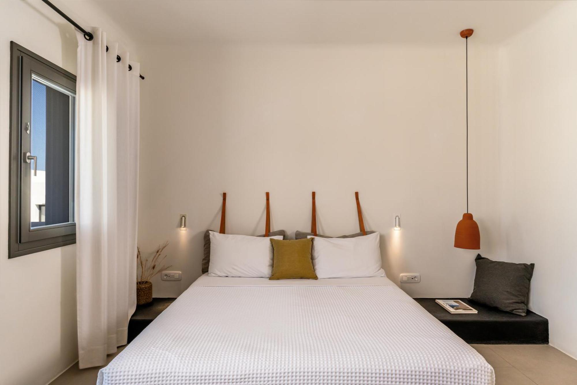 Orama Hotel&Spa Fira  Exteriér fotografie A bedroom at the hotel